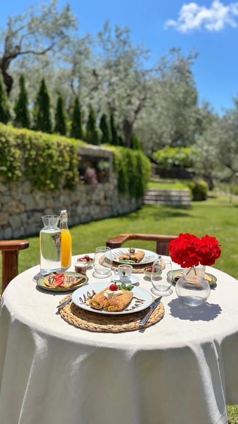 OLIVE QUEEN Rustic Estate Bed and Breakfast in Montenegro