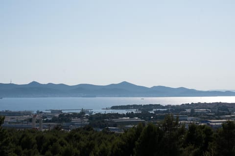 Mountain view, Sea view