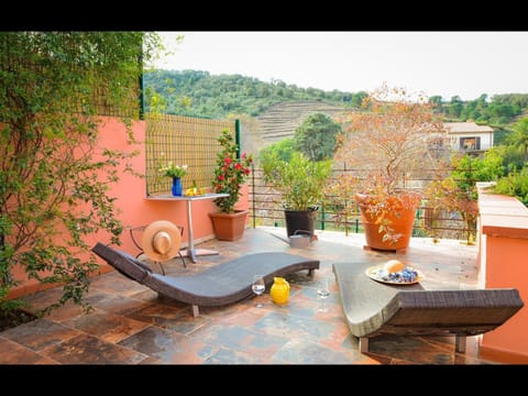 View (from property/room), Balcony/Terrace, sunbed