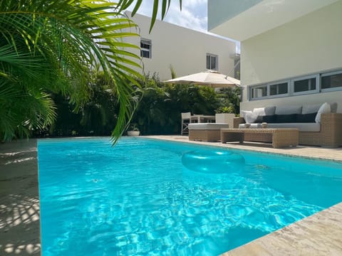 Swimming pool, sunbed