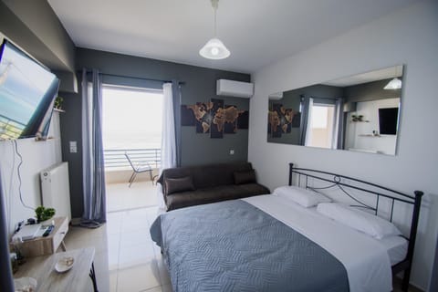 Photo of the whole room, Sea view