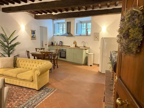 Kitchen or kitchenette, Living room, Dining area, oven, pet friendly, stove, kitchen