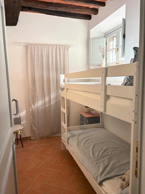 Bedroom, children, young children, bunk bed