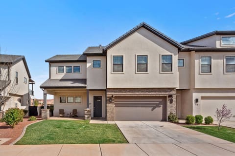 Ocotillo Springs 67 Low Prices, Private Hot Tub, Pool, Basketball Arcade, Ping Pong and Community Pool House in Santa Clara