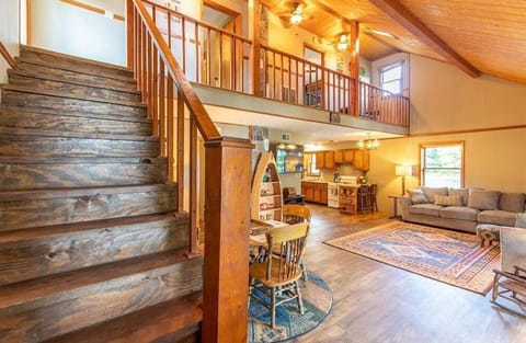 Cherokee Lake Cottage by Staycating House in Cherokee Reservoir