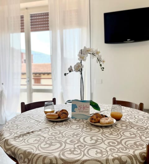 Seating area, kitchen