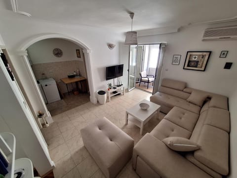 TV and multimedia, Living room, air conditioner