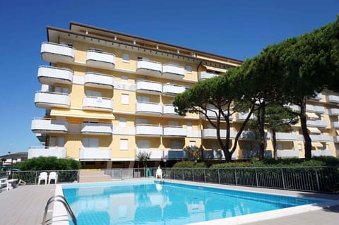 Nearby landmark, Summer, Garden, Swimming pool