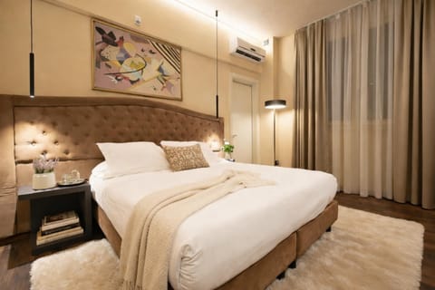 Photo of the whole room, Bedroom, air conditioner