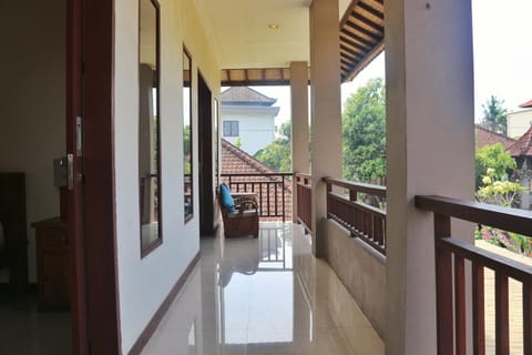 Property building, Balcony/Terrace, Swimming pool, Breakfast