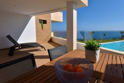 Balcony/Terrace, Pool view, Sea view