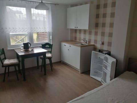 Kitchen or kitchenette, Dining area, pet friendly