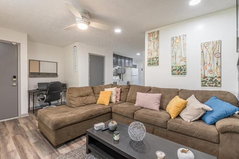 The Sweet Creek Luxurious Villas House in College Park