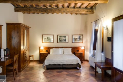 Bed, Photo of the whole room, Decorative detail, Bedroom