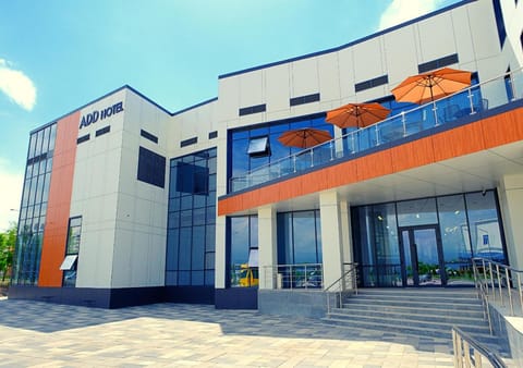 Facade/entrance