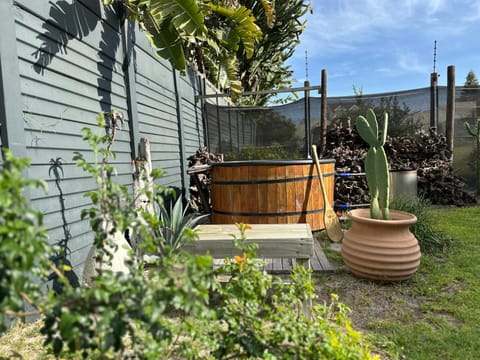 Garden, Hot Tub, Hot Tub