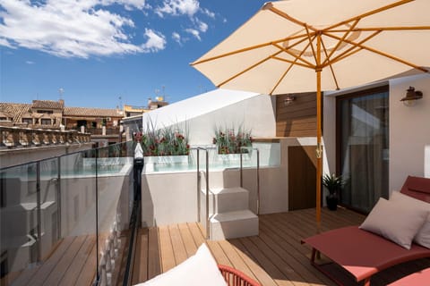 Balcony/Terrace, Swimming pool, sunbed
