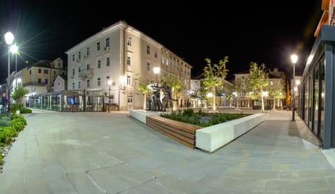 Nearby landmark, Neighbourhood