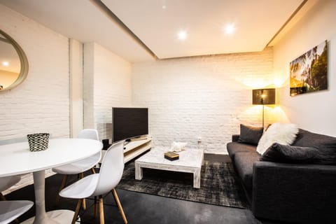 TV and multimedia, Living room, Lounge or bar, Dining area