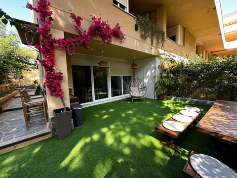 Property building, Patio, Garden, Balcony/Terrace, Garden view