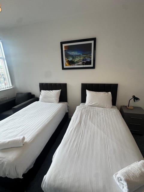 The Bake Apartment - 5 bedroom Large Apartment sleeps up to 16 person Apartment in Newcastle upon Tyne