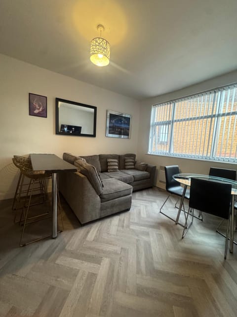 The Bake Apartment - 5 bedroom Large Apartment sleeps up to 16 person Apartment in Newcastle upon Tyne