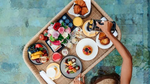 Property building, Swimming pool, Swimming pool, Breakfast