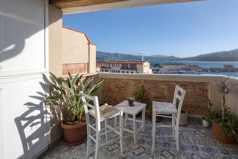 View (from property/room), Balcony/Terrace, Mountain view, Sea view