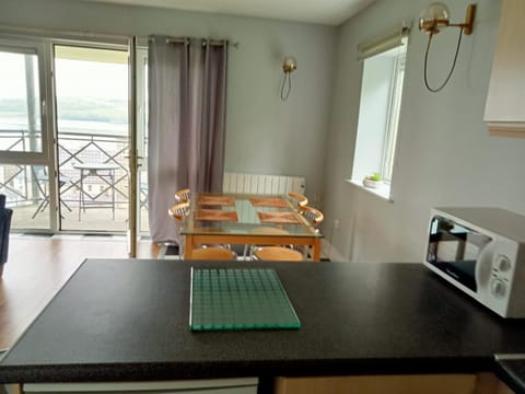 Sunnyside View Apartment -modern & cosy apartment with magnificent views to match Apartment in County Waterford