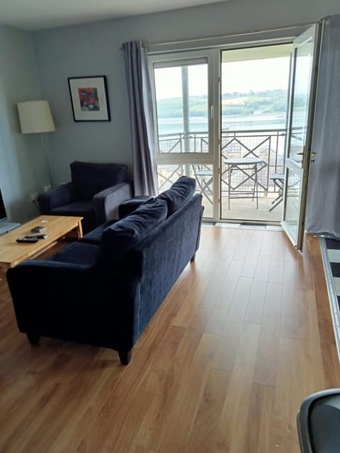Sunnyside View Apartment -modern & cosy apartment with magnificent views to match Apartment in County Waterford