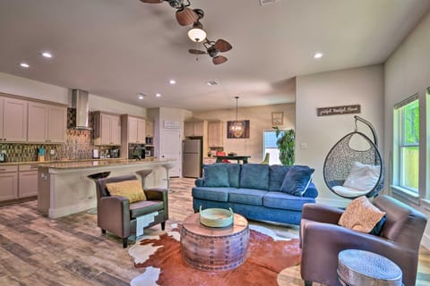 Modern Family Home Near ATandT Stadium and More! House in Mansfield