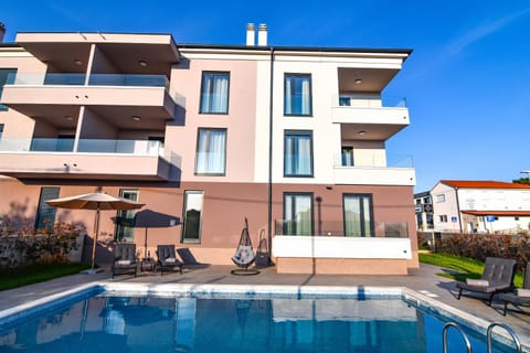 Property building, Balcony/Terrace, Pool view, Swimming pool