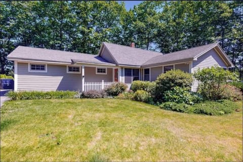 Property building, Spring, Day, Garden