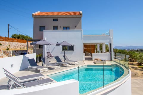 Day, Natural landscape, Balcony/Terrace, Pool view, Swimming pool, sunbed