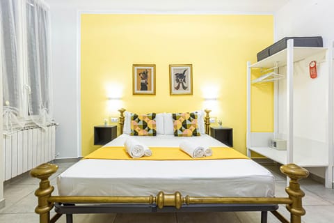 Bed, Photo of the whole room, Bedroom, internet, towels, air conditioner