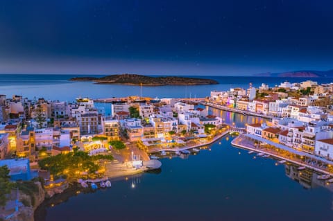 Night, Natural landscape, Lake view, Sea view, Area and facilities