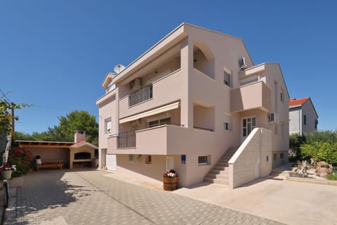 Property building, Facade/entrance, Off site