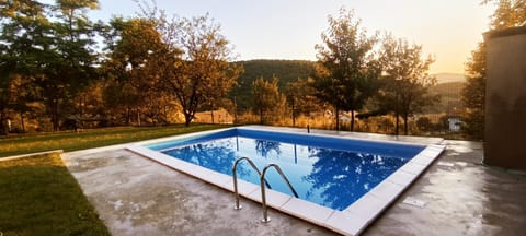 Mountain view, Pool view, Swimming pool