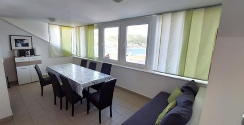 Seating area, Dining area