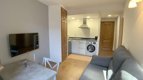 TV and multimedia, Kitchen or kitchenette, Living room, Dining area