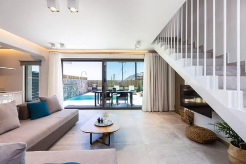 Villa Daphne-Naiades/ 2 bedrooms,luxury,beachfront House in Plakias