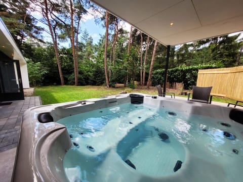 Garden, Hot Tub