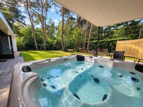 Garden, Hot Tub, View (from property/room), Garden view