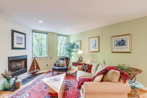 7 Mi to Dtwn Asheville Carriage House with Deck House in Swannanoa