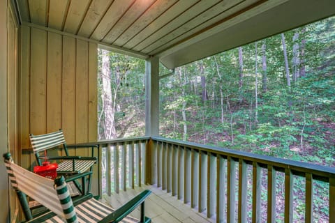 7 Mi to Dtwn Asheville Carriage House with Deck House in Swannanoa