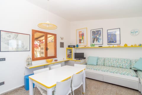 Property building, Living room, Bedroom