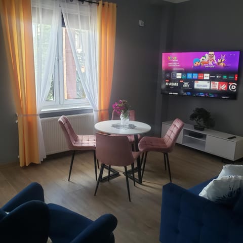 Communal lounge/ TV room, Seating area, Dining area