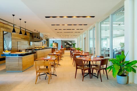 Restaurant/places to eat, Food and drinks