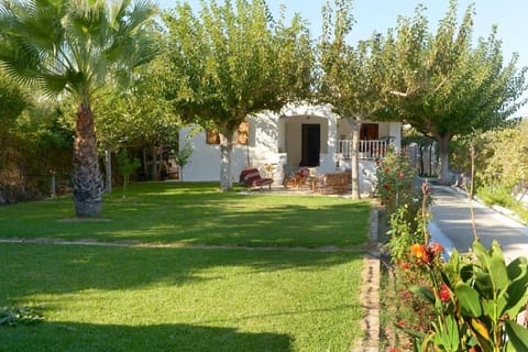 Property building, Facade/entrance, Garden