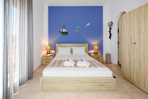 Bed, Photo of the whole room, wardrobe